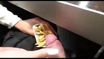 All Internal Brunette Aleah disfruta de su creampie en el coño