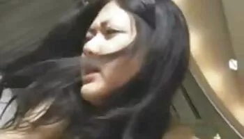 Tailandesa amateur de grandes tetas naturales mamada y sexo en la cámara