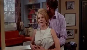 Rubia de tetas grandes y regordeta Kacey Parker se folla a un chico de aspecto sórdido