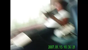 Increíble MILF rubia taladrada en el coche
