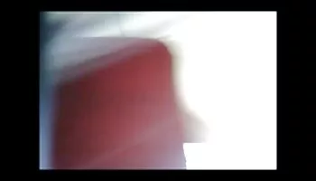 Rubia con areola grande semen en la boca