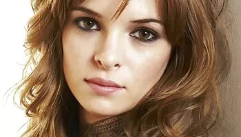 Nena rubia se cuela la polla en