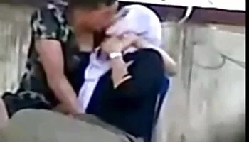 Hermosas lesbianas amateurs juegan por primera vez