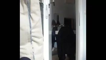 Hermosa petite adolescente masturbándose