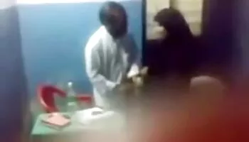 Rubia madura mamá se pone desagradable con juguetes