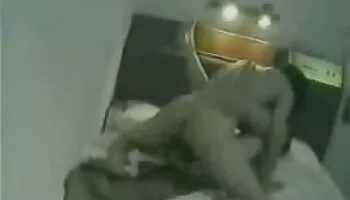 Masaje corporal de una sexy amateur tailandesa que también le dio un final feliz