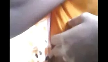 Maromo negro chupando una enorme polla blanca
