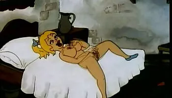 Chicos con polla grande follando a una nena en la servidumbre