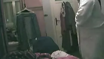 Chica árabe follada con una polla larga