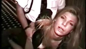 Rubia puma se convierte en vaquera