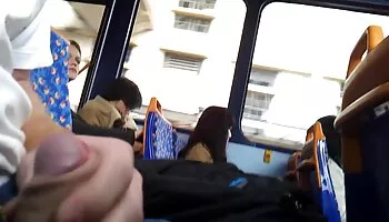 Un afortunado chico de la piscina tiene una increíble aventura sexual con una mujer madura lujuriosa