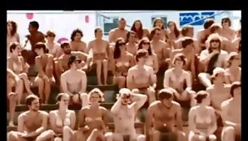 La barista madura de grandes tetas Karen Fisher obtiene un gangbang de cinco hombres