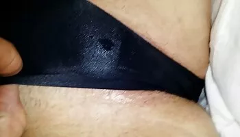 Nena quiere rellenar su coño y su boca con una polla