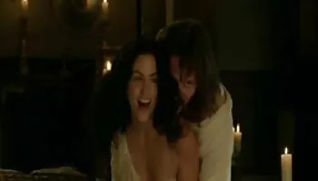 Grandes tetas naturales tiemblan